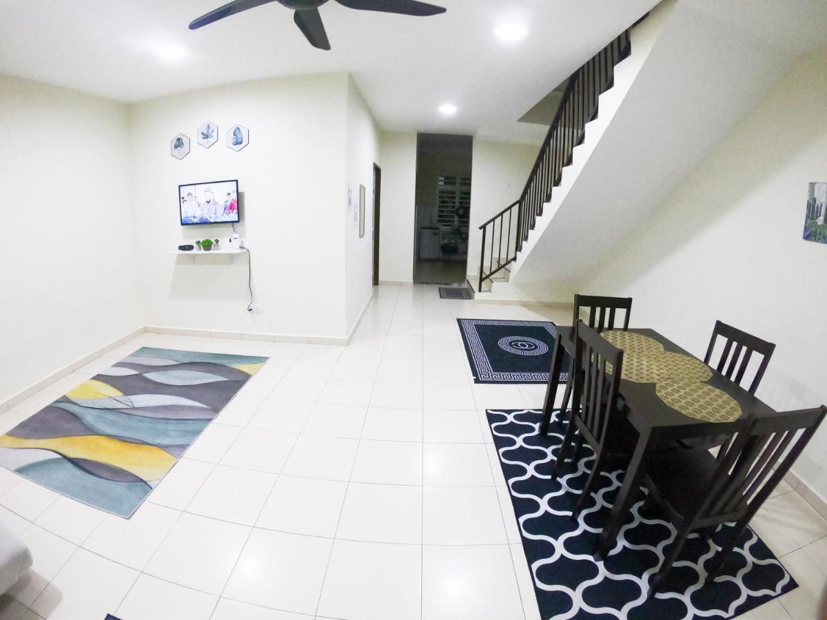 Ayna Homestay 5 Minutes To Marang Jetty Esterno foto